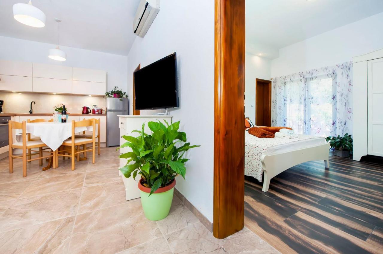 Apartments Karmen Rovinj Exterior photo