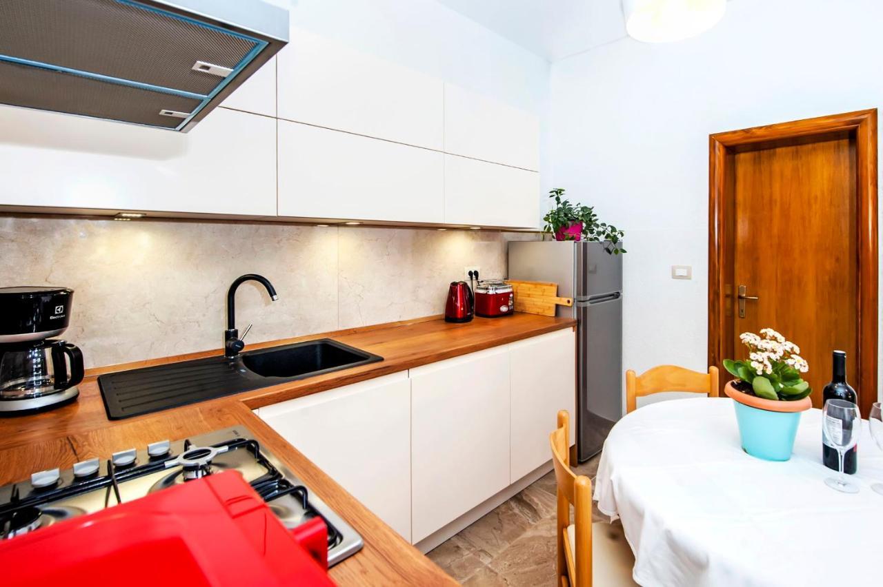 Apartments Karmen Rovinj Exterior photo
