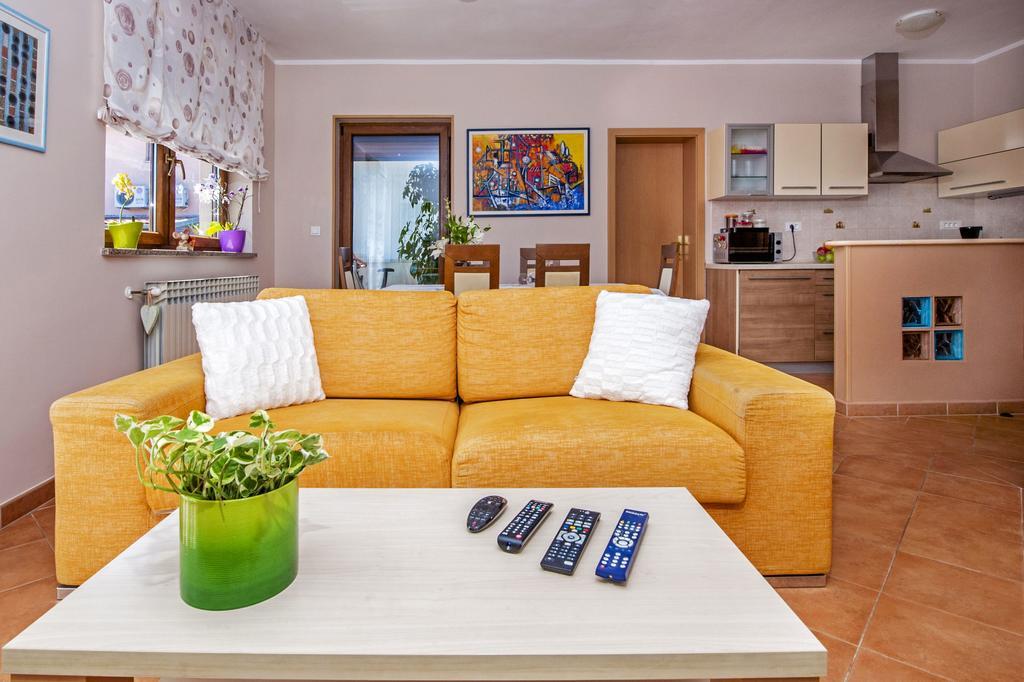 Apartments Karmen Rovinj Exterior photo