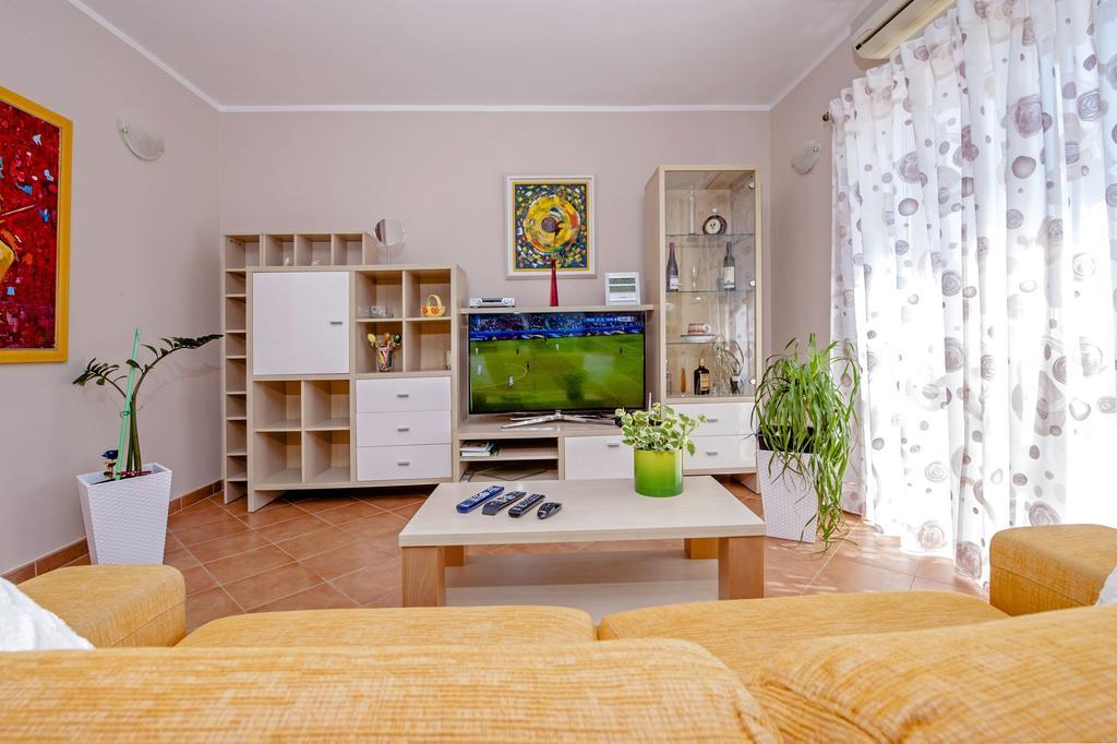 Apartments Karmen Rovinj Exterior photo