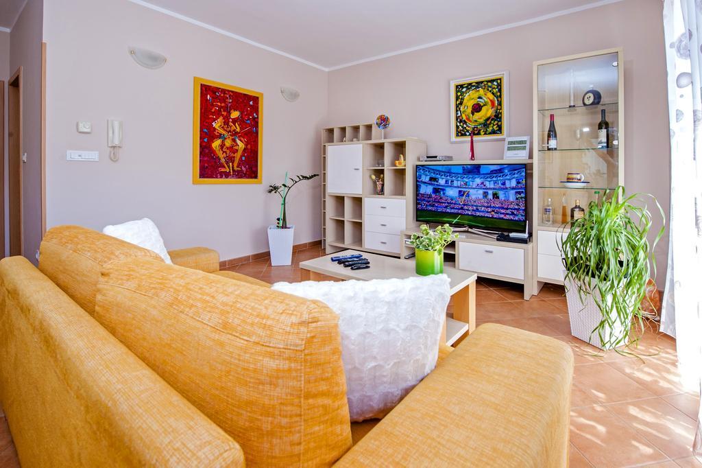 Apartments Karmen Rovinj Exterior photo