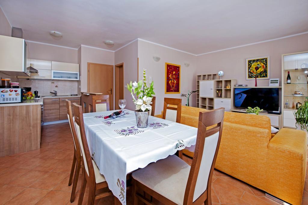 Apartments Karmen Rovinj Exterior photo