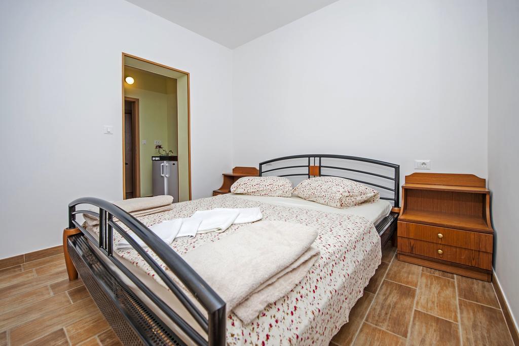 Apartments Karmen Rovinj Exterior photo