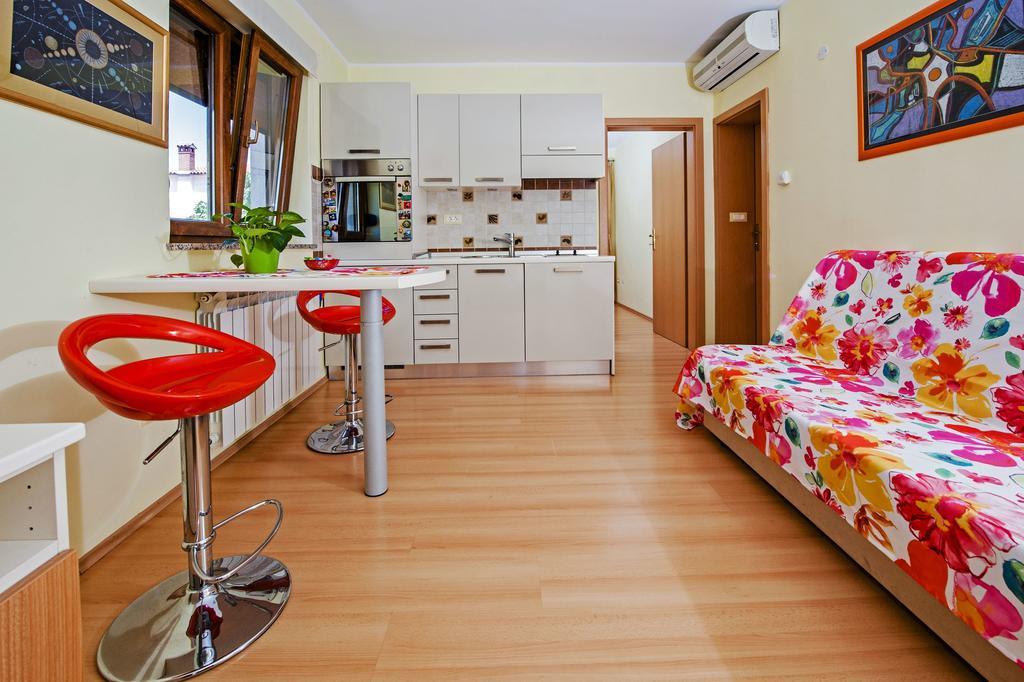 Apartments Karmen Rovinj Exterior photo